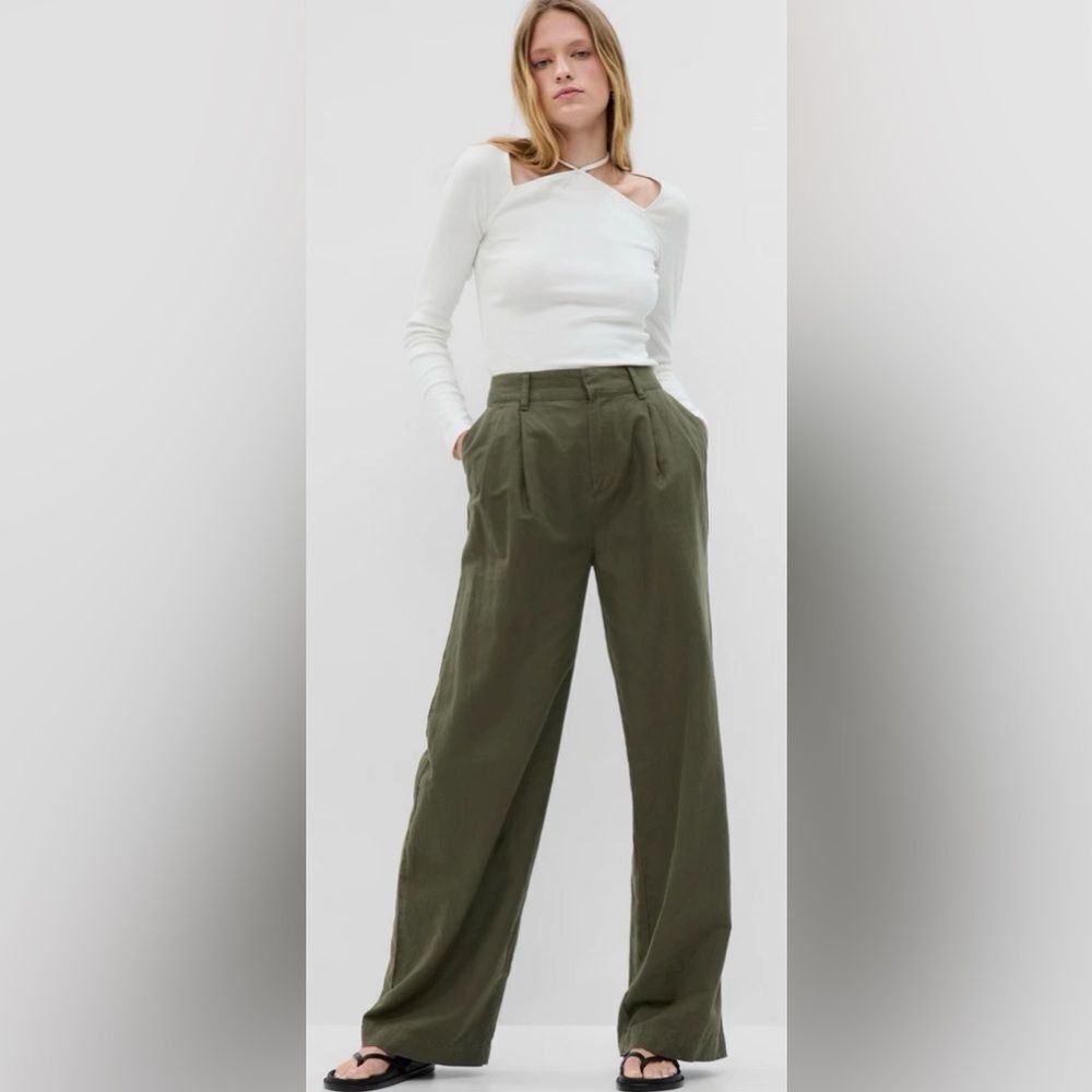 EUC GAP Women’s Olive Green Pleated Linen Casual Pants - Size 8